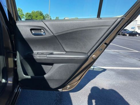 Used 2017 Honda Accord Touring image 34