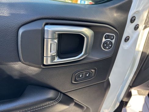 Used 2018 Jeep Wrangler Unlimited Sahara w/ Uconnect 4C Nav & Sound Group image 31