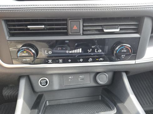 Used 2023 Nissan Rogue SV FWD image 10
