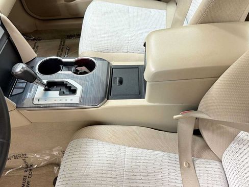 Used 2012 Toyota Camry XLE FWD image 21