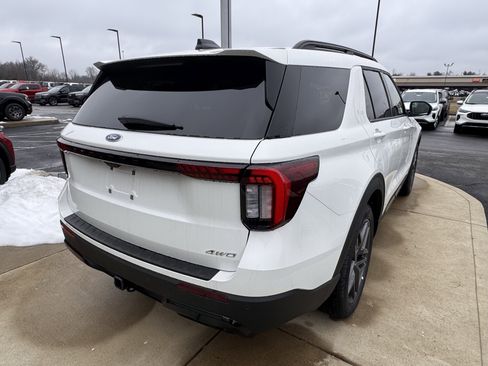 New 2026 Ford Explorer ST-Line w/ ST-Line Street Pack image 3