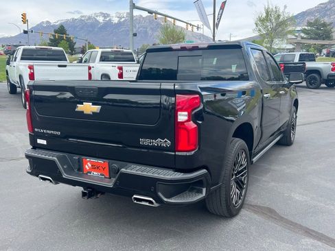 Used 2022 Chevrolet Silverado 1500 High Country w/ Technology Package AWD/4WD image 9