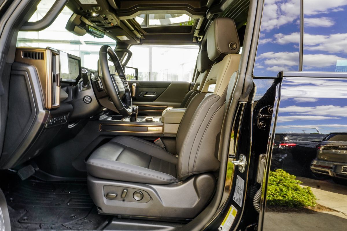 Used 2025 GMC Hummer EV 3X AWD/4WD image 32