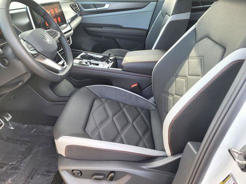 New 2026 Volkswagen Atlas Peak Edition image 13