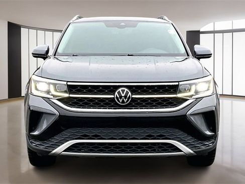 Used 2022 Volkswagen Taos SEL image 2