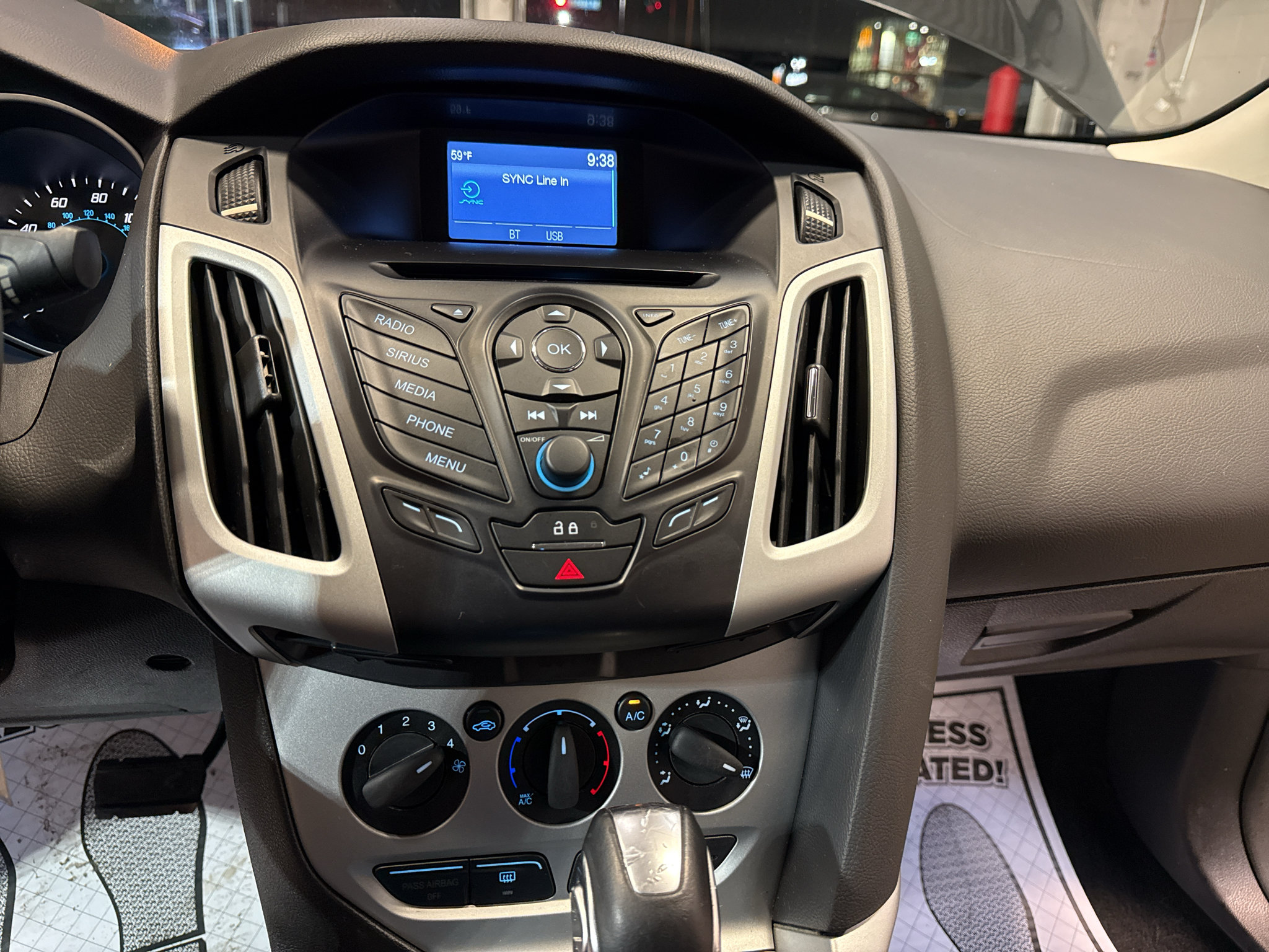 Used 2014 Ford Focus SE w/ Equipment Group 201A FWD image 19