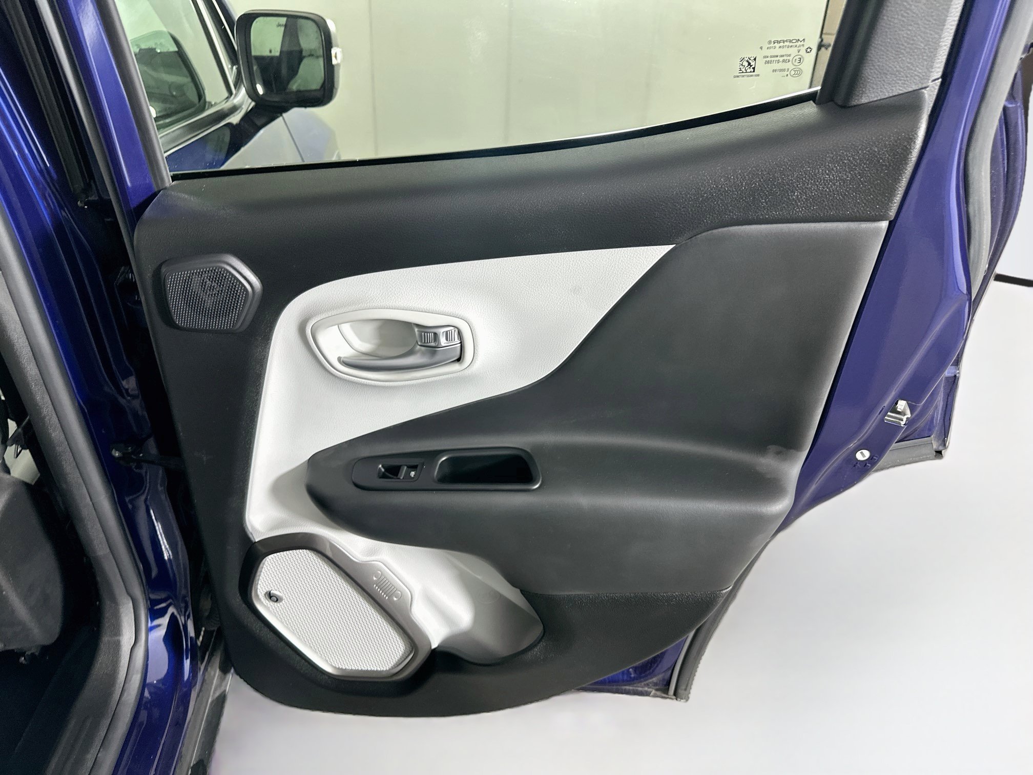 Used 2019 Jeep Renegade Limited w/ LED Lighting Group AWD/4WD image 27