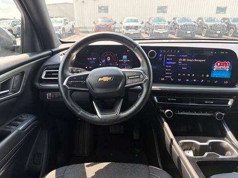 Used 2024 Chevrolet Traverse LS FWD image 16