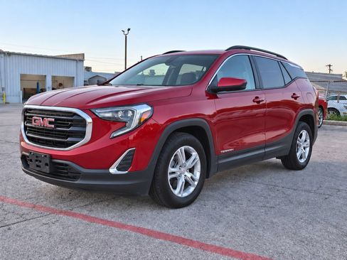 Used 2021 GMC Terrain SLE w/ Driver Convenience Package FWD image 3