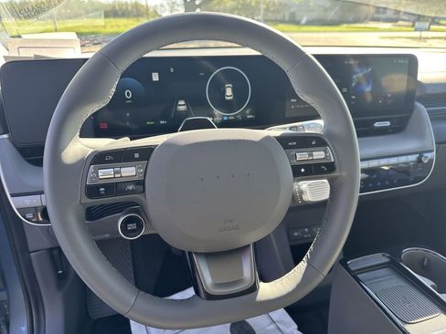 Used 2025 Hyundai Ioniq 5 SEL AWD/4WD image 16