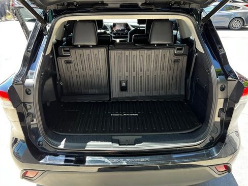 Used 2022 Toyota Highlander XLE AWD/4WD image 27