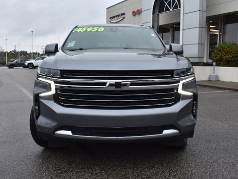 Used 2022 Chevrolet Suburban LT w/ Luxury Package image 4