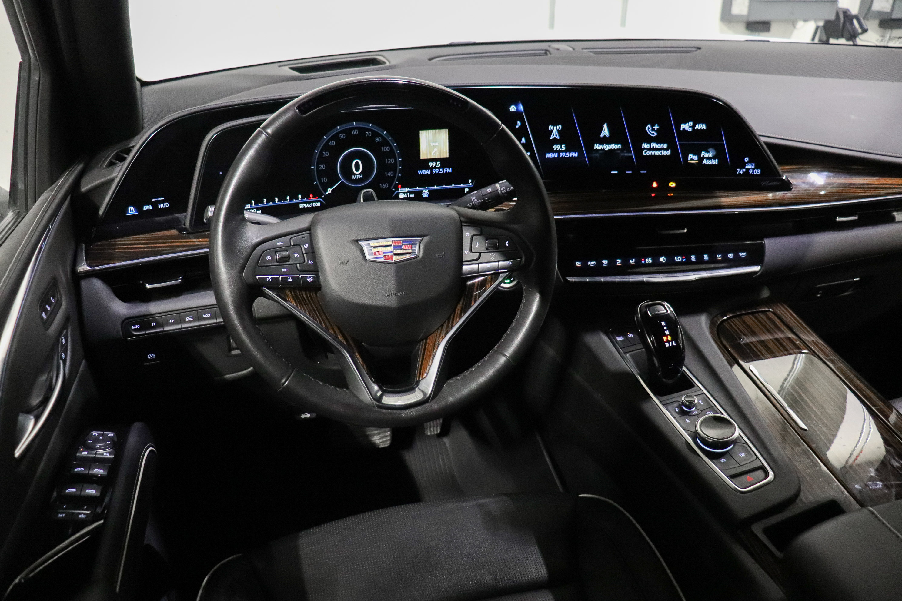 Used 2023 Cadillac Escalade Premium Luxury AWD/4WD image 21