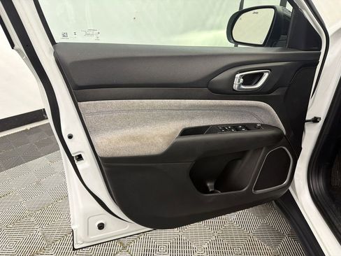 Used 2023 Jeep Compass Sport image 11