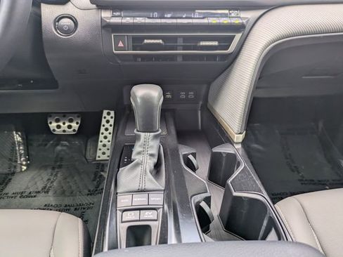 Used 2025 Toyota Camry SE w/ Convenience Package FWD image 18