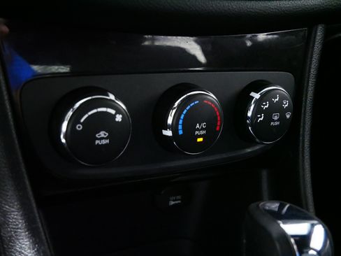 Used 2011 Chrysler 200 LX FWD image 23