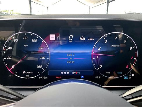 Used 2025 Mercedes-Benz GLC 300 image 27