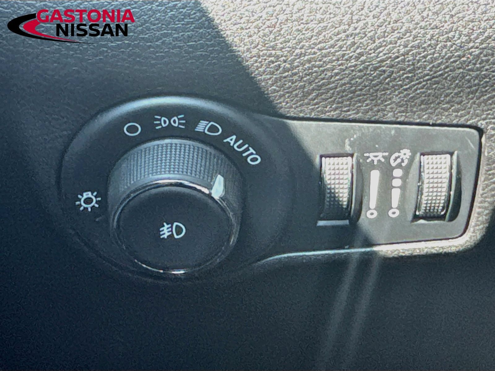 Used 2025 Jeep Compass Trailhawk AWD/4WD image 13