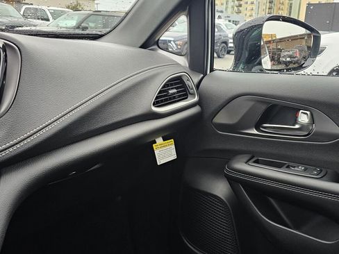 New 2026 Chrysler Pacifica Select image 23