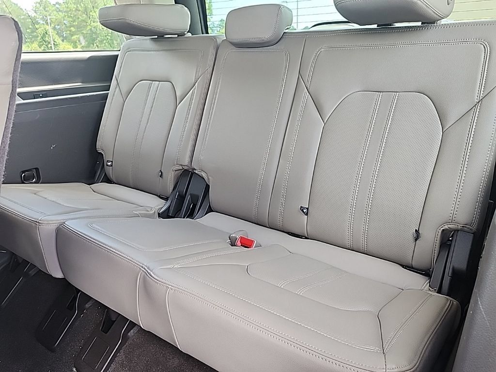 Used 2019 Ford Expedition Limited w/ Equipment Group 302A AWD/4WD image 26