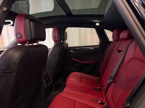 Certified 2026 Porsche Macan AWD/4WD image 24
