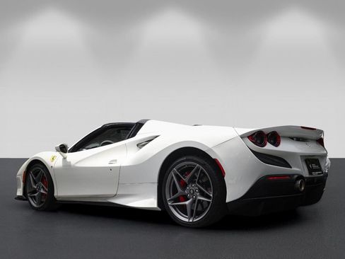 Used 2021 Ferrari F8 Tributo RWD image 5