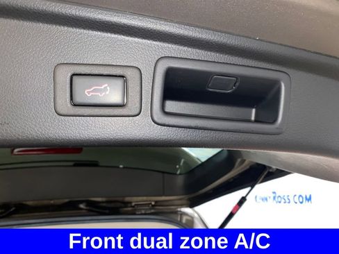 Used 2018 Subaru Forester 2.5i Touring AWD/4WD image 16