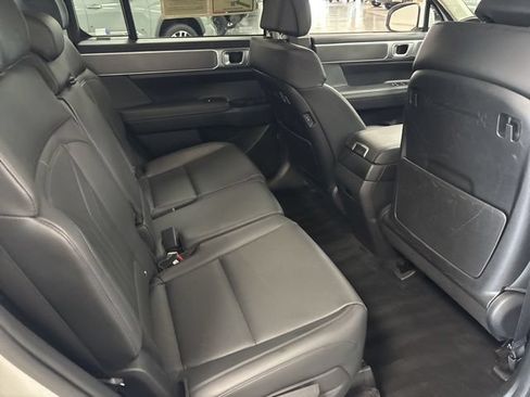 Used 2025 Hyundai Santa Fe SEL FWD image 11