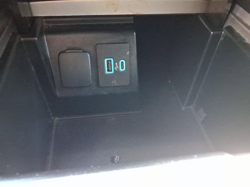 Used 2020 Ford Explorer XLT image 12