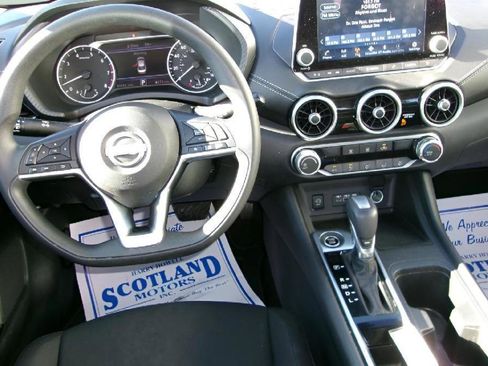 Used 2024 Nissan Sentra SV FWD image 11