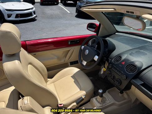 Used 2006 Volkswagen Beetle Convertible w/ Package 1 FWD image 32