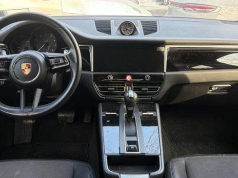 Certified 2023 Porsche Macan image 6