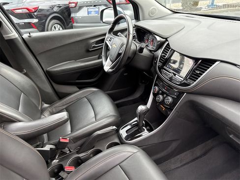 Used 2018 Chevrolet Trax Premier image 28