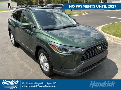 Used 2023 Toyota Corolla Cross LE w/ Moonroof Package FWD image 1