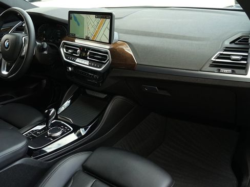 Used 2025 BMW X4 xDrive30i AWD/4WD image 5