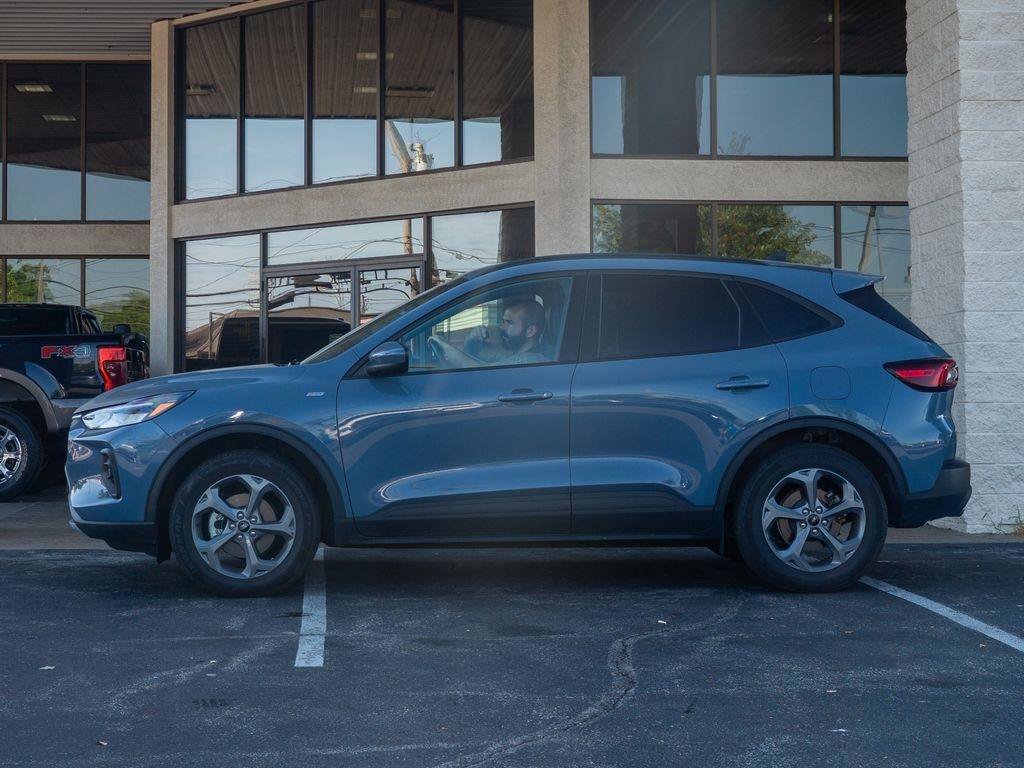 Used 2025 Ford Escape ST-Line Select AWD/4WD image 5