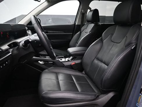 Used 2024 Kia Telluride EX w/ EX Captain's Chair Package AWD/4WD image 10