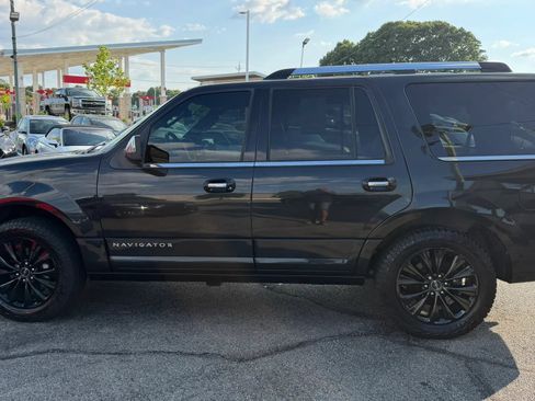 Used 2015 Lincoln Navigator 4WD image 2