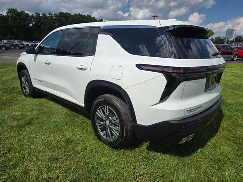Used 2024 Chevrolet Traverse LS FWD image 5