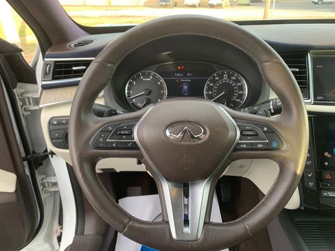Used 2019 INFINITI QX50 Essential w/ Sensory Package image 17