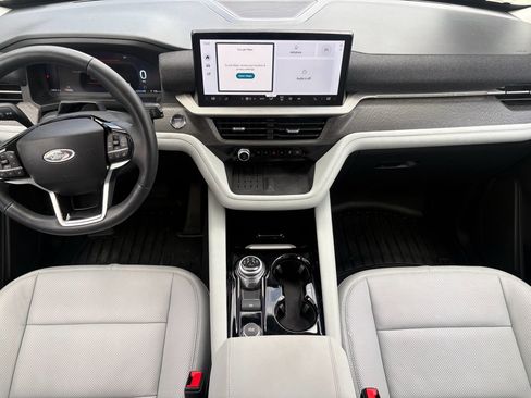 Used 2025 Ford Explorer Platinum w/ Ultimate Package AWD/4WD image 2
