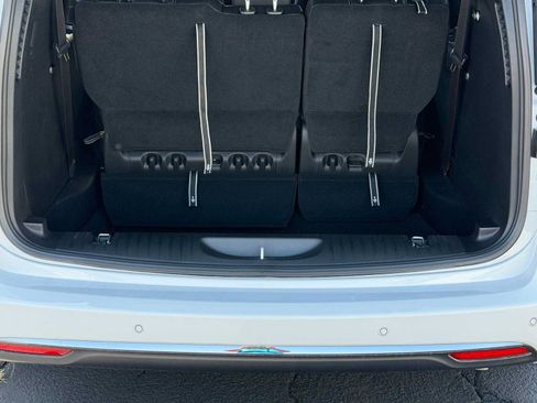 New 2026 Chrysler Pacifica Select AWD/4WD image 32