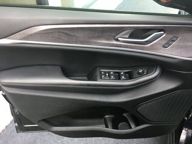 Used 2023 Jeep Grand Cherokee Limited AWD/4WD image 13