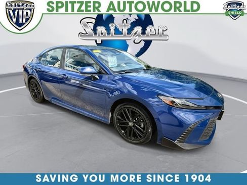 Used 2025 Toyota Camry SE FWD image 1