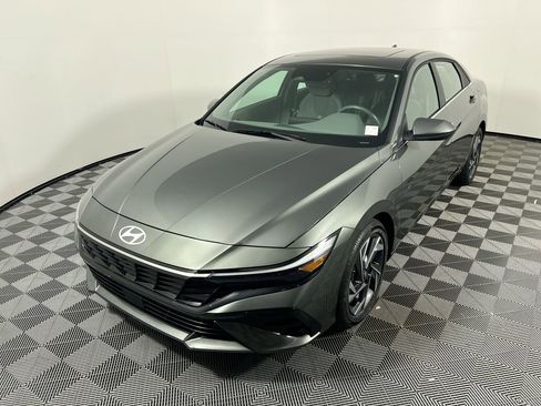 Used 2025 Hyundai Elantra SEL image 7