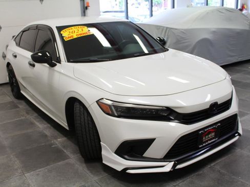 Used 2023 Honda Civic Sport image 3