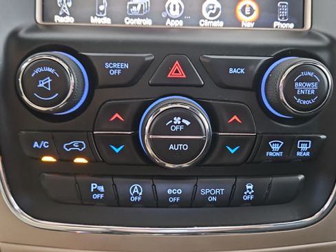 Used 2016 Jeep Grand Cherokee Overland AWD/4WD image 18