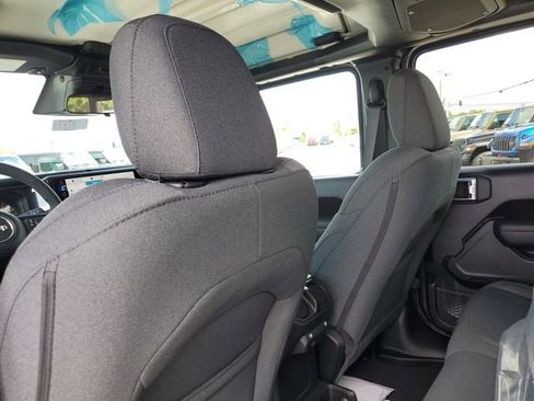 New 2026 Jeep Gladiator Sport AWD/4WD image 8