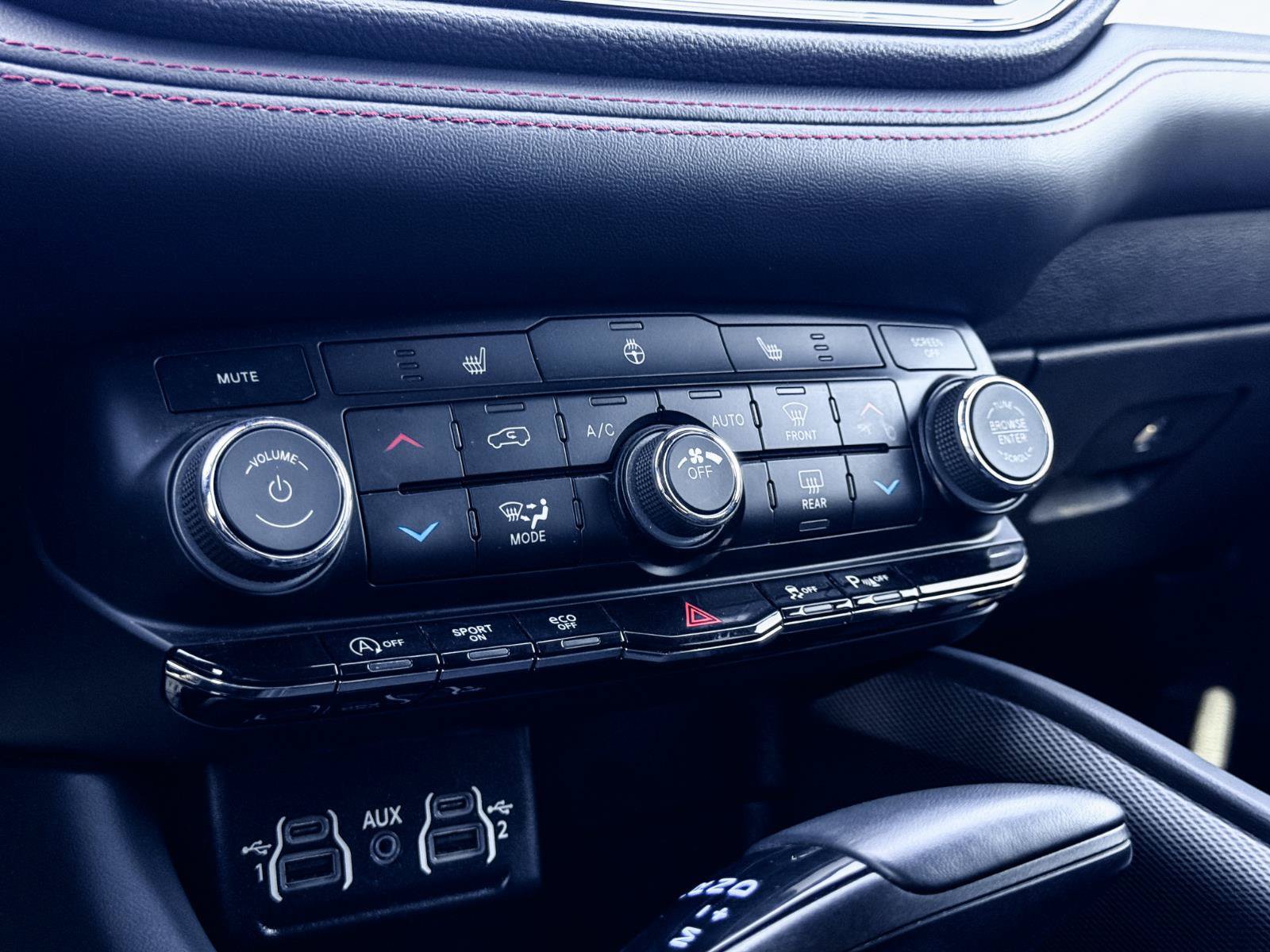 Used 2025 Dodge Durango GT AWD/4WD image 24