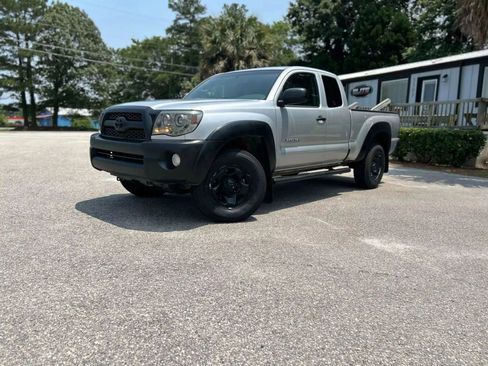 Used 2011 Toyota Tacoma PreRunner image 3